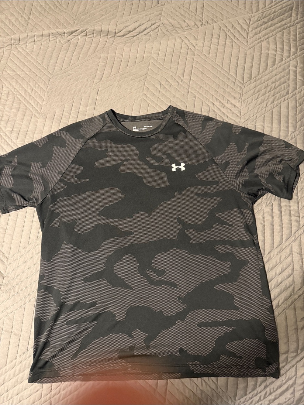 Under Armour Black & Gray Camo Short Sleeve Athletic Tee